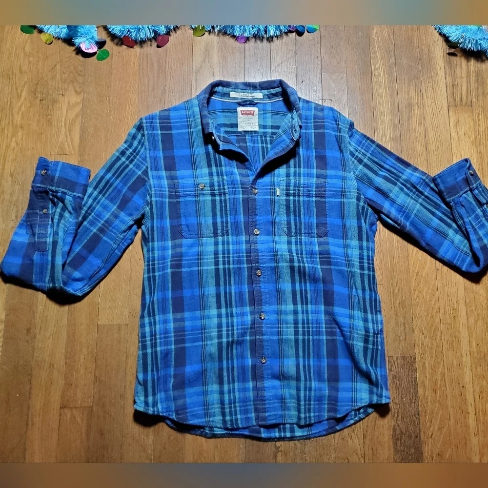 Levi's Flannel Button Up